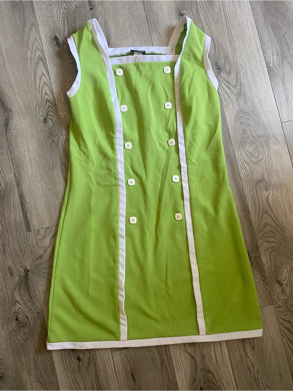 Sleeveless Lime Green Shift Dress with White Trim - Picture 4 of 4